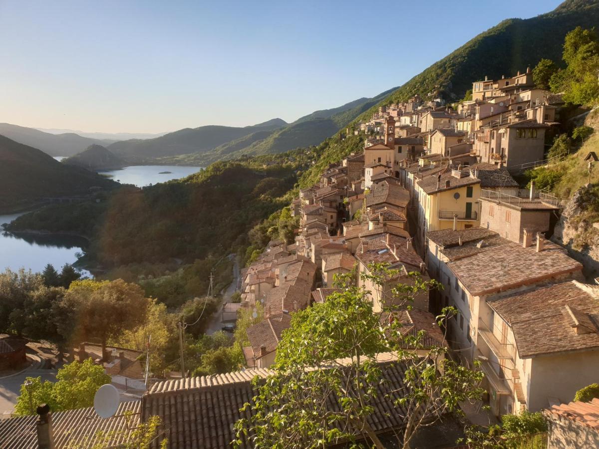 La Casa Sul Fiordo Lago Del Turano Paganico Sabino Dış mekan fotoğraf